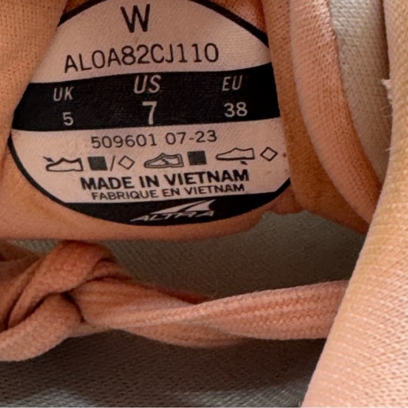 AltraFWD Experience Women’s 7 White Pink Road Running Shoes Sneakers - Picture 13 of 16